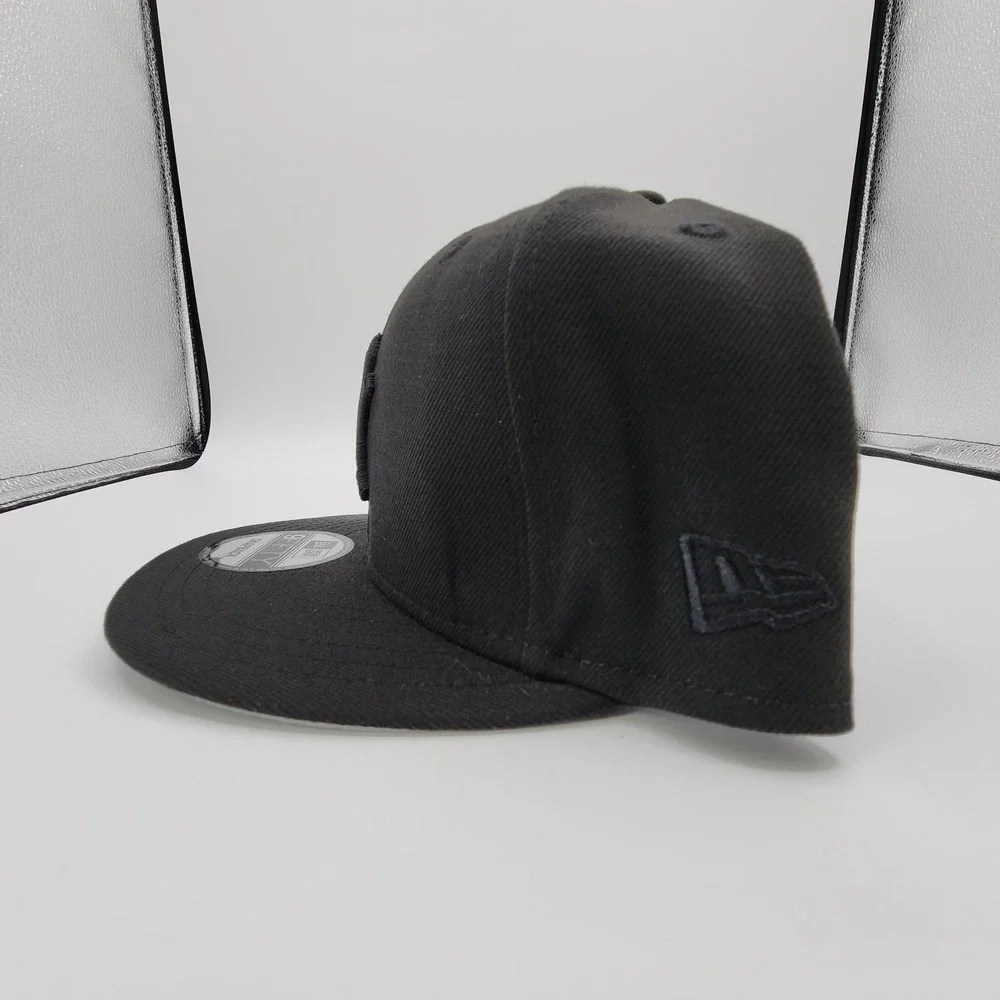 New‎ York Yankees Black on Black Hat New Era 9FIFTY Adjustable Snapback Cap NEW